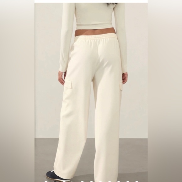 Athleta Ivory Wide-Leg Cargo Pants - Picture 5 of 16